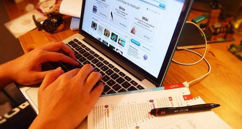 Karya Tulisan sebagai Media Kritik dan Politik